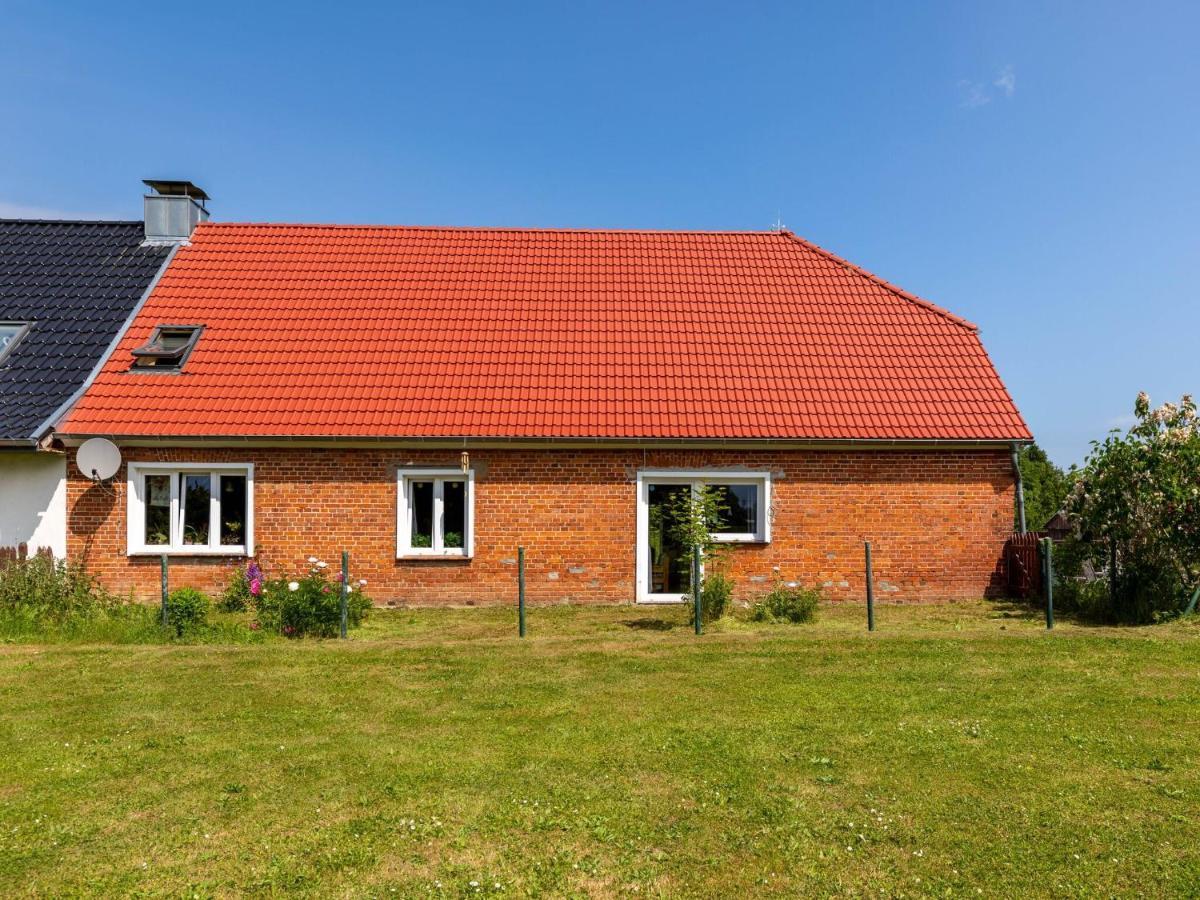 Snug Holiday Home In Divitz Spoldershagen Near Skydiving Exteriör bild