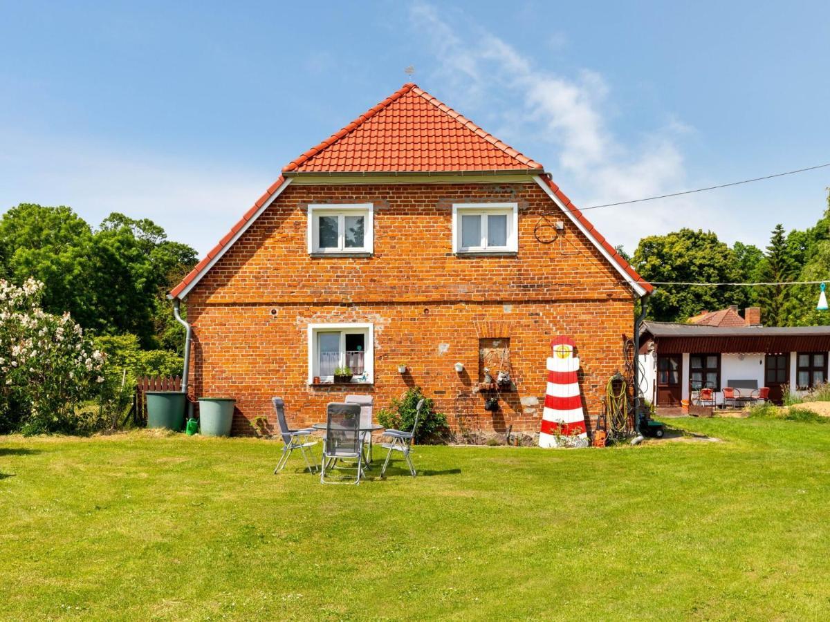 Snug Holiday Home In Divitz Spoldershagen Near Skydiving Exteriör bild